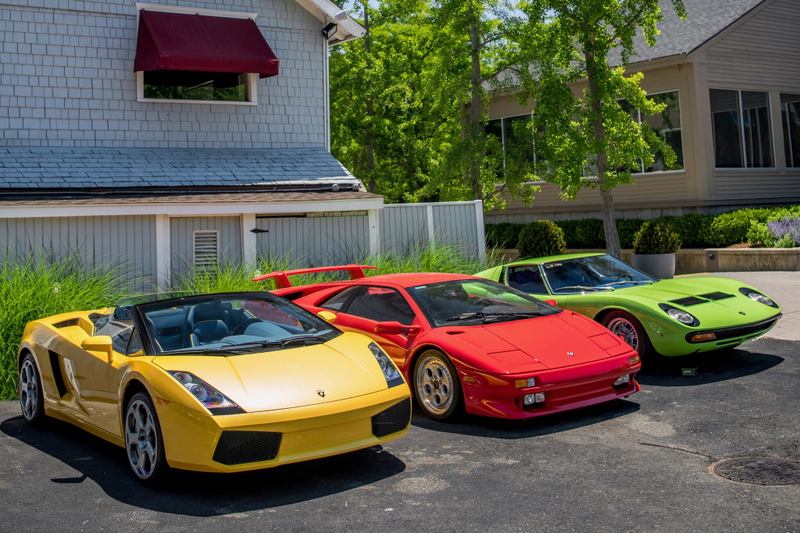 Illustration for article titled Found some Italian cars at a French bistro
